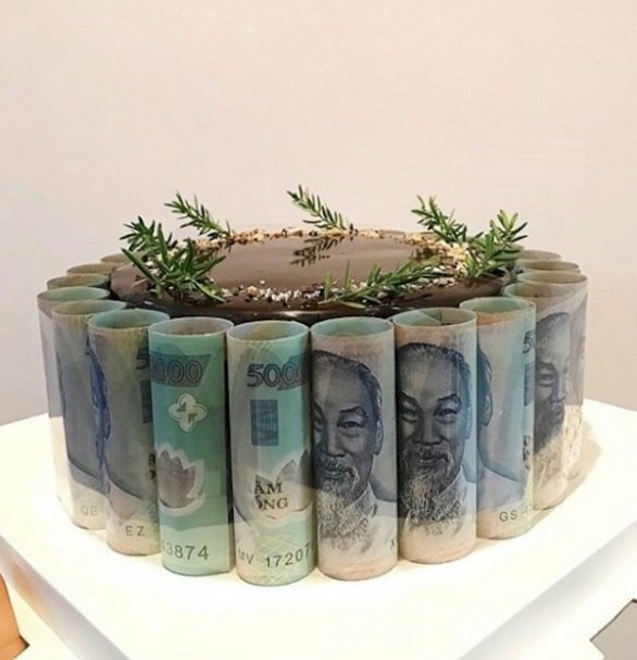 Hình ảnh bánh sinh nhật bằng tiền Việt Nam